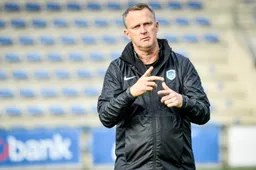 KRC Genk staat machteloos: 'John van den Brom verrast met vertrek'