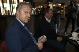 Opmerkelijk: 'Van Holsbeeck staat weer met een voet binnen Anderlecht'