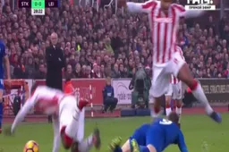 Vardy krijgt rood na een wel erg vreemde overtreding (Video)