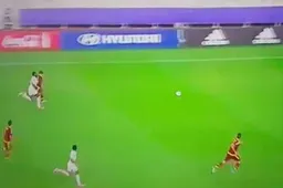 Dit is zonder twijfel de snelste voetballer ter wereld (Video)