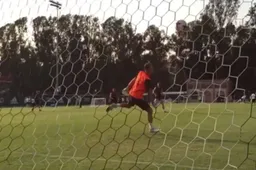 En toen deed Bale dit op training (Video)