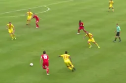 Wat een schitterende beweging van Pocognoli (Video)