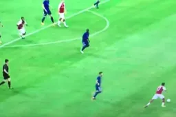 Kan Lukaku niet voetballen? Dan moet je Lacazette maar eens zien (Video)