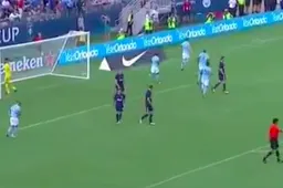 Heel Man City valt van zijn stoel na deze vrije trap van De Bruyne (Video)