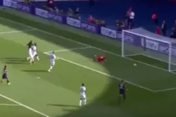 Geweldige assist van Alves bij PSG (Video)