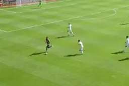Benteke scoort dit doelpunt (Video)