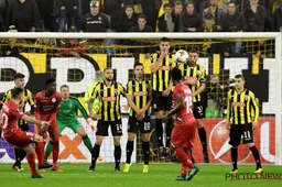 Onvoorstelbaar wat Olayinka naar het hoofd geslingerd kreeg van ballenjongen