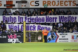 Minuut stilte voor overleden vader van Weiler krijgt verrassende wending (Video)