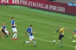 Schandalige duikvlucht levert een penalty op in Polen (Video)