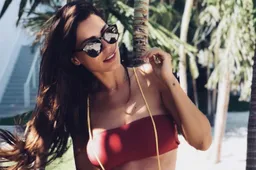 WAG Yolanthe Cabau zorgt in pikante outfit voor hete temperaturen (Foto's)