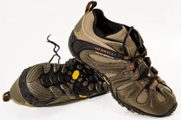 shoes 584850 1280