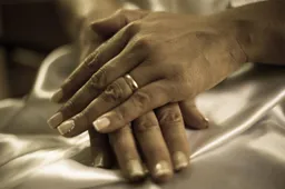 hands-7359227_1280