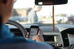 whatsappen-appen-achter-het-stuur-verkeer-600x500-1