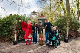 Opening met Kirsty, Turan, Irene Moors en Sophie in de Efteling