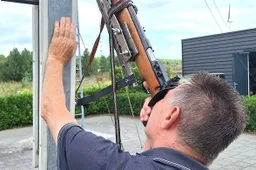 Een geconcentreerd schutter in actie