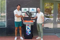 Jos Leijnen (L), voorzitter Stichting Taai en Marijn van den Bosch (R), Algemeen Directeur Bakker & Bosch Group komen in beweging voor Stichting Taai