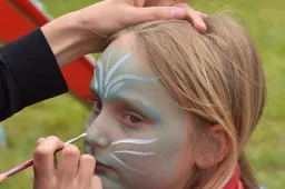 girl-2289308_1280