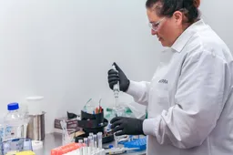 Vrouwelijke wetenschapper Pixabay