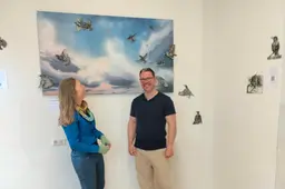 de bblthk_Kunstenaars Iris Jousma (links) en Dennis van Doornik (rechts)