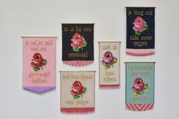 Museum W - Joyce Overheul - overzicht vaandels klein