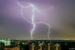 knmi waarschuwt met code oranje voor onweer hagel en windstoten1688869254