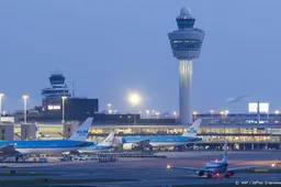 schiphol wil om stikstofrechten opgekochte boerderijen verkopen1683122495