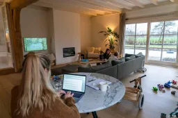 thuiswerkers verwachten niet terug te keren naar kantoor1611747148