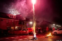 vuurwerkliefhebbers kater van huftergedrag van relschoppers1704303174