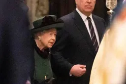 britains-queen-elizabeth-ii-and-her-son-britains-prince-news-photo-1649089465