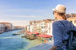 shutterstock_2529702075