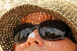 zonnebrandcreme chezbeate pixabay