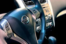 dayronv-nissan-885309_1920