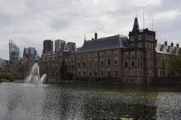 binnenhof-den-haag-915x518-1