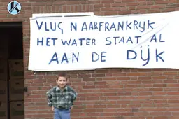 vlug naar Frankrijk het water staat tegen de dijk