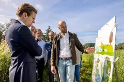Wieden Bezoek minister Jaimi van Essen
