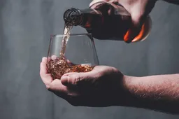 whisky pour glass