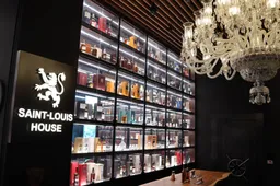 grande whisky museum insingapore whisky cabinet incl logo
