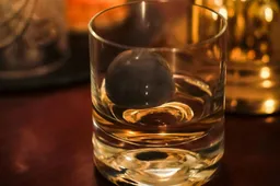 ice ball whisky 1jpg