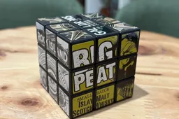 Douglag laing Rubiks cube