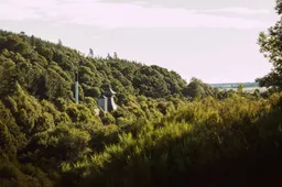 speyburn-distillery-hero-image-pagoda-through-trees