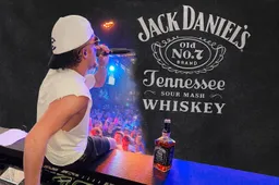 Jack Daniel's op buhne bij Lil Kleine