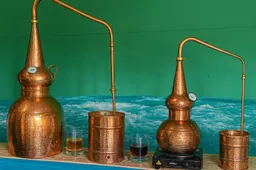 Stokerij de branding met zwembad water