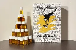 Whisky Adventskalender 2025 staand met whisky's