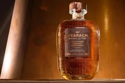 Isle of Harris The Hearach Decades Edition single malt whisky fles (1)