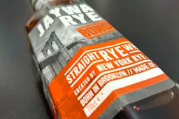 Jaywalk Whisky review Whisky Monkeys Close up