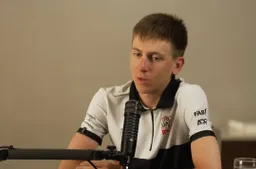 Schermopname_7-3-2026_212347_www.youtube.com