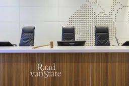 zittingszaal_met_hamer