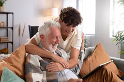 medium-shot-senior-man-holding-tablet