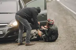 woman-crashed-into-car-girl-helmet (2)