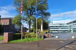 wethouder van agtmaal vlag open monumentendag 2024